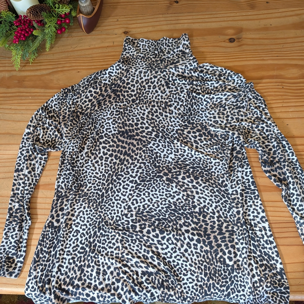 Adrienne Vittadini Leopard Print Long Sleeve Top
